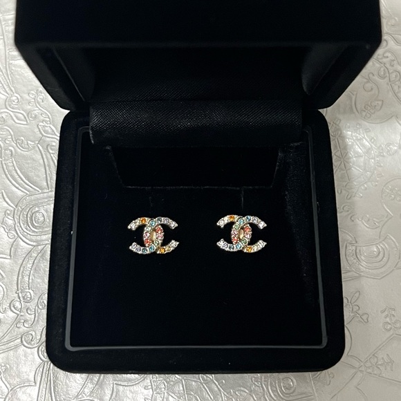 🚫SOLD🚫Authentic Chanel Rainbow Multicolor Crystal CC Earrings GHW - Picture 3 of 7